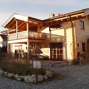 Apartment Ferienwohnung Im Gemütlichen Blockhaus Vor Den Bergen, Wielenbach